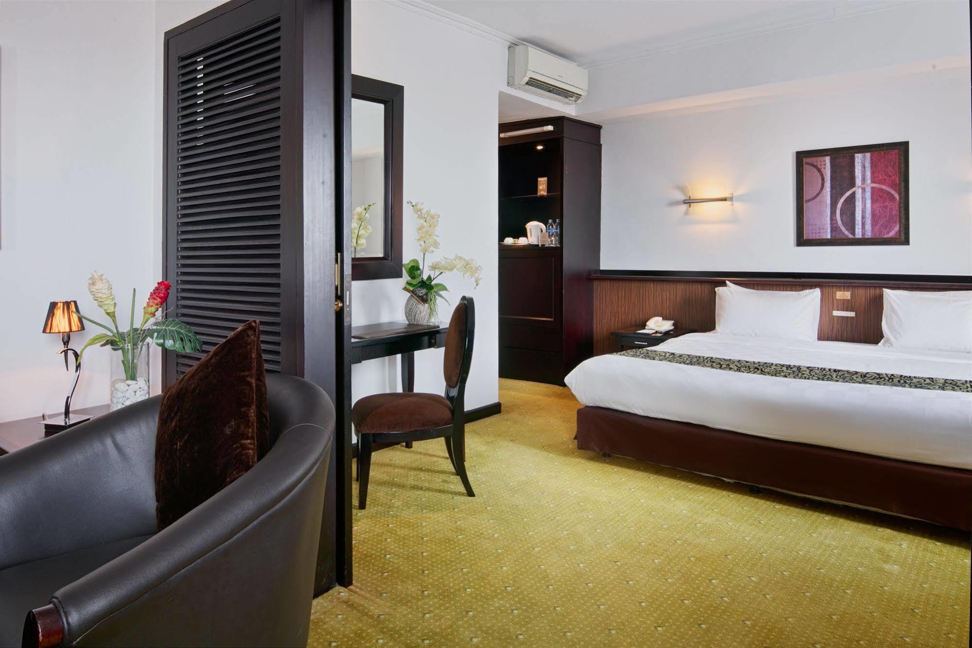 Jakarta Airport Hotel Tangerang Exterior photo