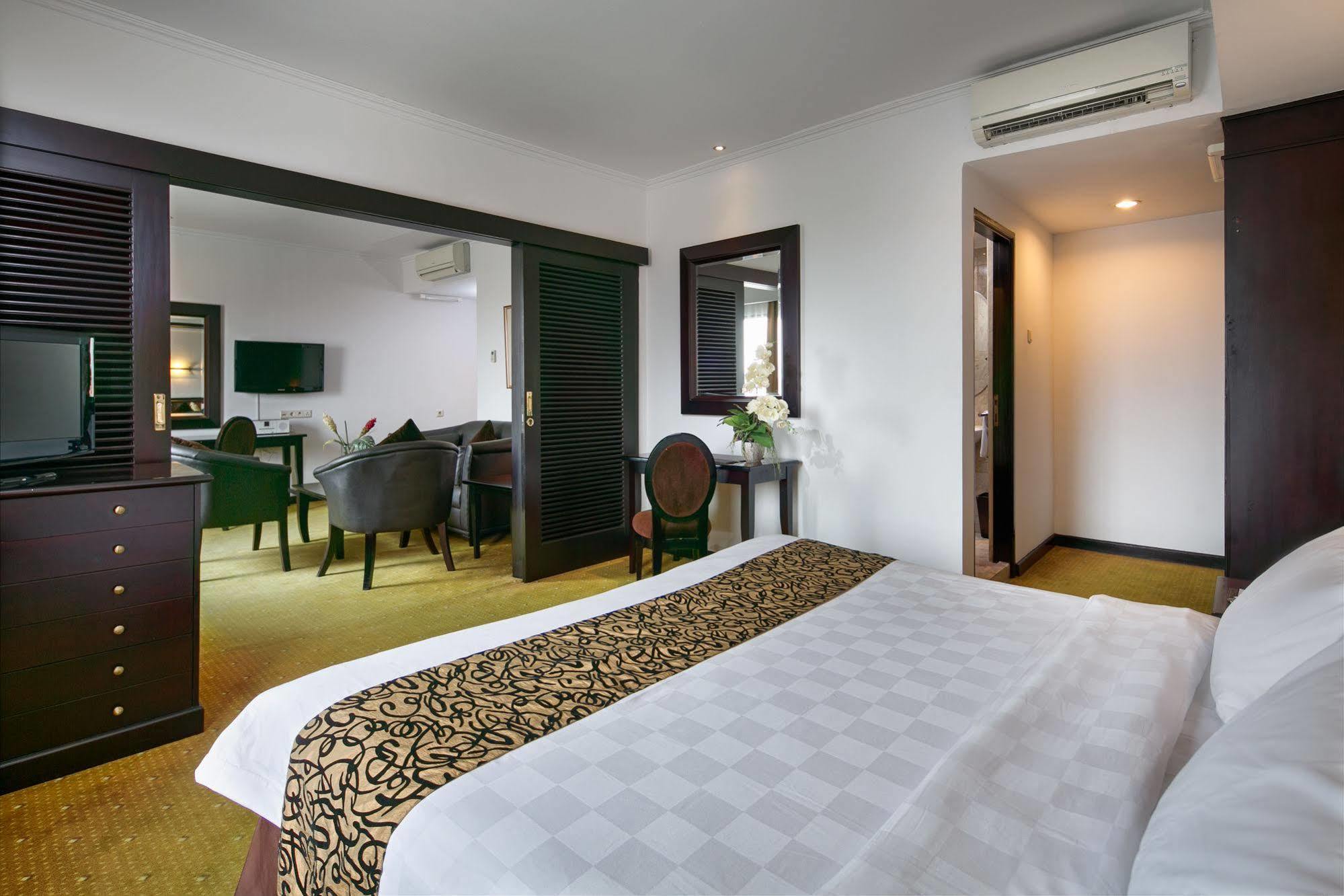 Jakarta Airport Hotel Tangerang Exterior photo